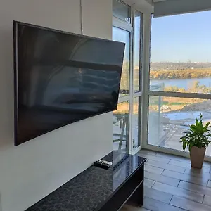 https://4-rooms-apartment-with-a-view-to-the-dnieper-river.hotels-of-kiev.com
